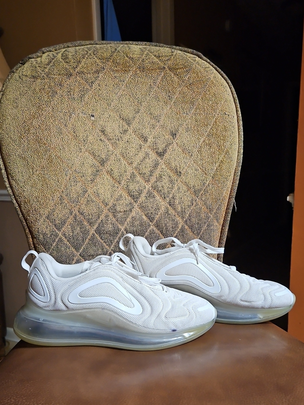 Nike Air Max 720 White Metallic Platinum Lace Up Sneakers Running Shoes